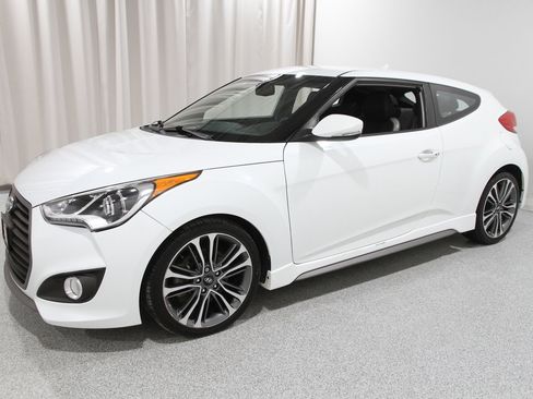 Used 2016 Hyundai Veloster Turbo image 3