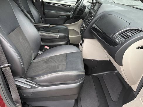 Used 2019 Dodge Grand Caravan SXT FWD image 24