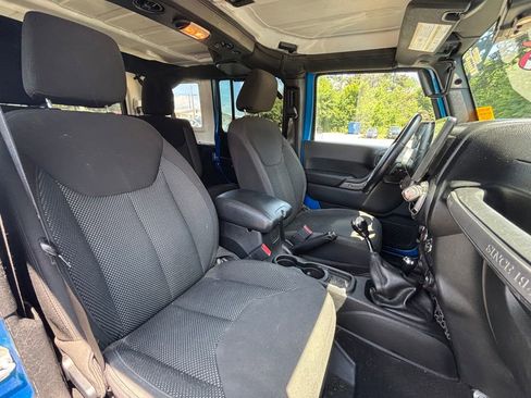 Used 2016 Jeep Wrangler Unlimited Sport w/ Power Convenience Group AWD/4WD image 8