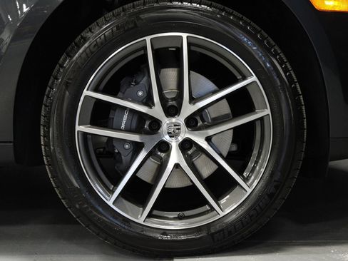 New 2026 Porsche Macan AWD/4WD image 9