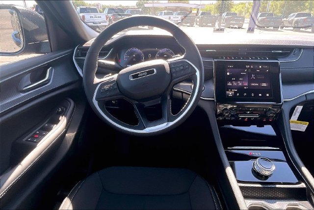 New 2026 Jeep Grand Cherokee 4WD image 16