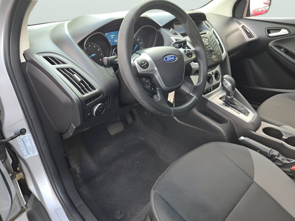 Used 2014 Ford Focus SE FWD image 19