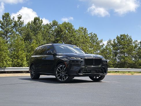 Used 2025 BMW X7 xDrive40i w/ M Sport Package AWD/4WD image 2
