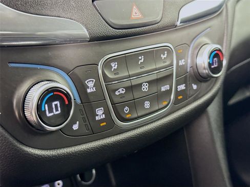 Used 2019 Chevrolet Equinox LT AWD/4WD image 17