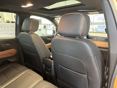 Used 2025 GMC Canyon AT4 w/ Technology Plus Package AWD/4WD image 24