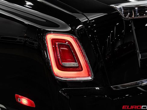 Used 2024 Rolls-Royce Phantom Sedan w/ The Phantom Package RWD image 19