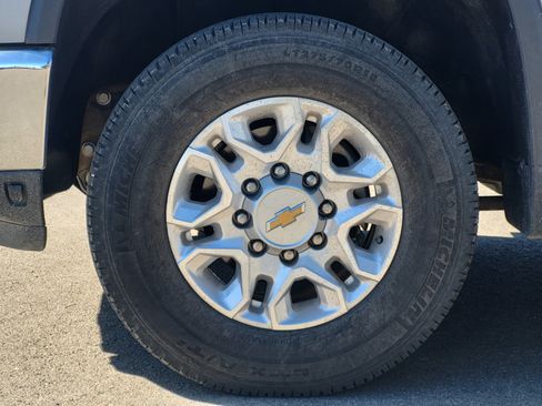 Used 2024 Chevrolet Silverado 2500 LT AWD/4WD image 10