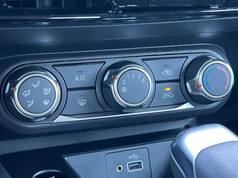 Certified 2025 Nissan Kicks S image 29