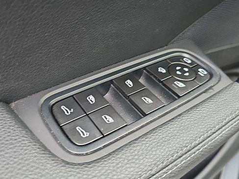 Used 2024 Porsche Cayenne AWD/4WD image 23