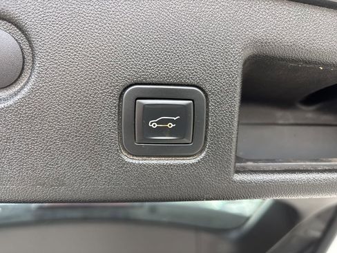 Used 2018 Chevrolet Equinox LT image 17