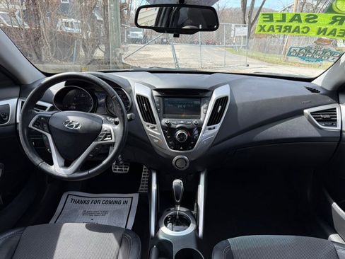 Used 2013 Hyundai Veloster w/ Style Pkg image 30