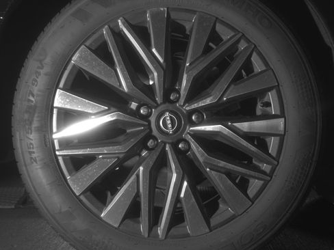 Used 2025 Nissan Altima 2.5 SV FWD image 15