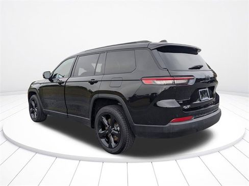 Used 2021 Jeep Grand Cherokee L Laredo image 5
