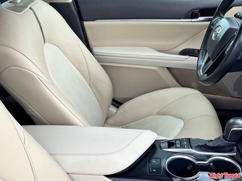Used 2020 Toyota Camry XLE w/ Carpet Mat Package FWD image 11