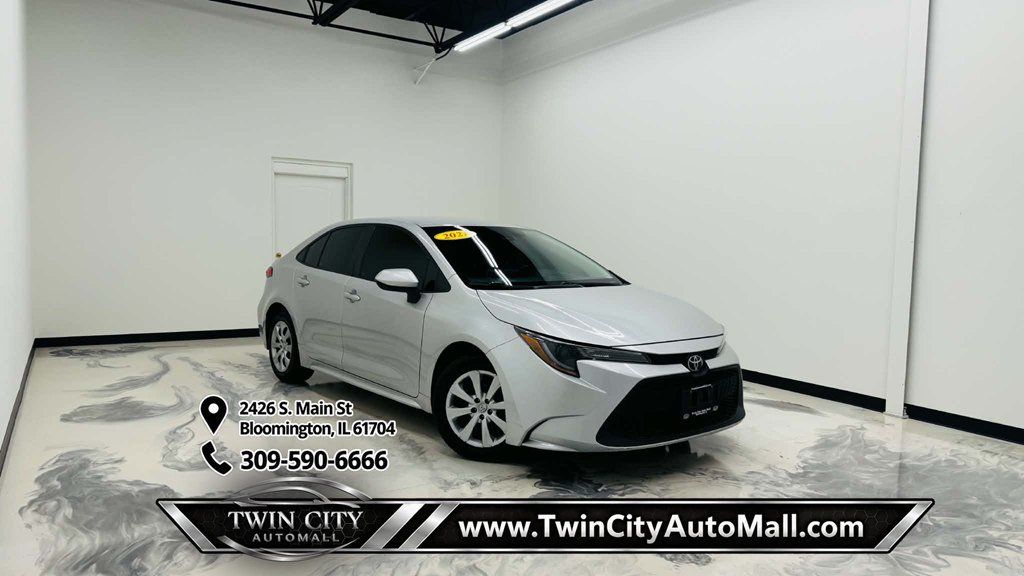 Used 2021 Toyota Corolla LE FWD image 1