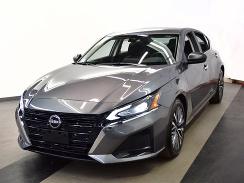 Used 2025 Nissan Altima 2.5 SV image 4