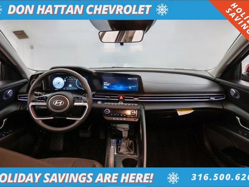 Used 2024 Hyundai Elantra SEL image 3