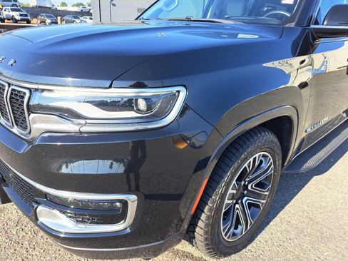 Used 2022 Jeep Wagoneer Series III AWD/4WD image 26