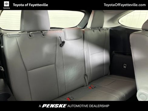Used 2023 Toyota Highlander Platinum FWD image 10