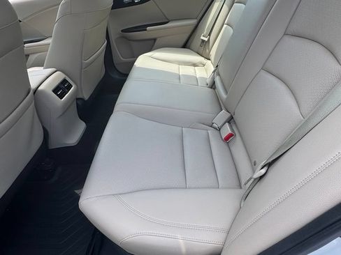 Used 2015 Honda Accord Touring image 9