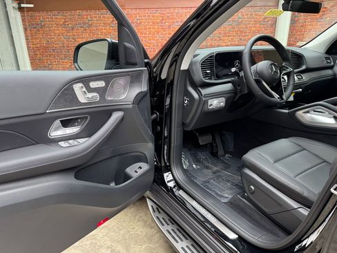 New 2026 Mercedes-Benz GLS 450 4MATIC image 9