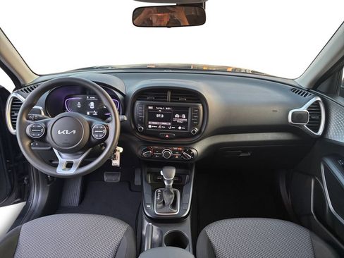 Used 2025 Kia Soul LX w/ LX Technology Package FWD image 10