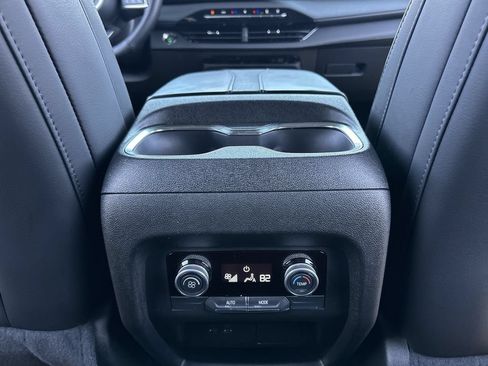 Used 2025 Buick Enclave Sport Touring FWD image 21