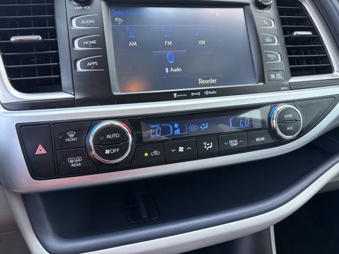 Used 2017 Toyota Highlander XLE AWD/4WD image 20