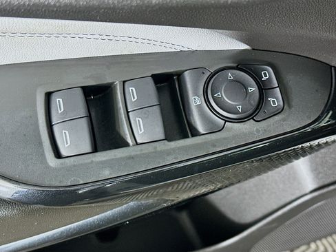 Used 2025 Chevrolet Trax LT w/ LT Convenience Package FWD image 15