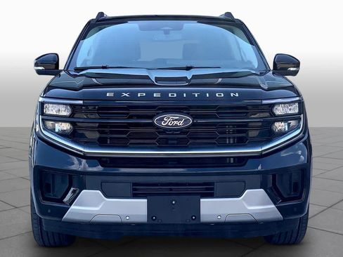 Used 2026 Ford Expedition Platinum w/ Driver's Package AWD/4WD image 4