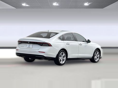 Certified 2023 Honda Accord LX image 9