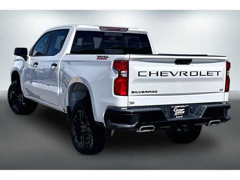 Used 2024 Chevrolet Silverado 1500 LT Trail Boss w/ Convenience Package II AWD/4WD image 4