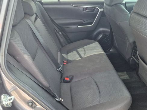 Used 2021 Toyota RAV4 LE AWD/4WD image 19