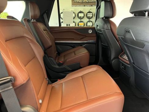 Used 2025 Lincoln Navigator Reserve AWD/4WD image 21