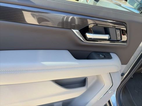 New 2026 GMC Yukon XL Elevation image 12