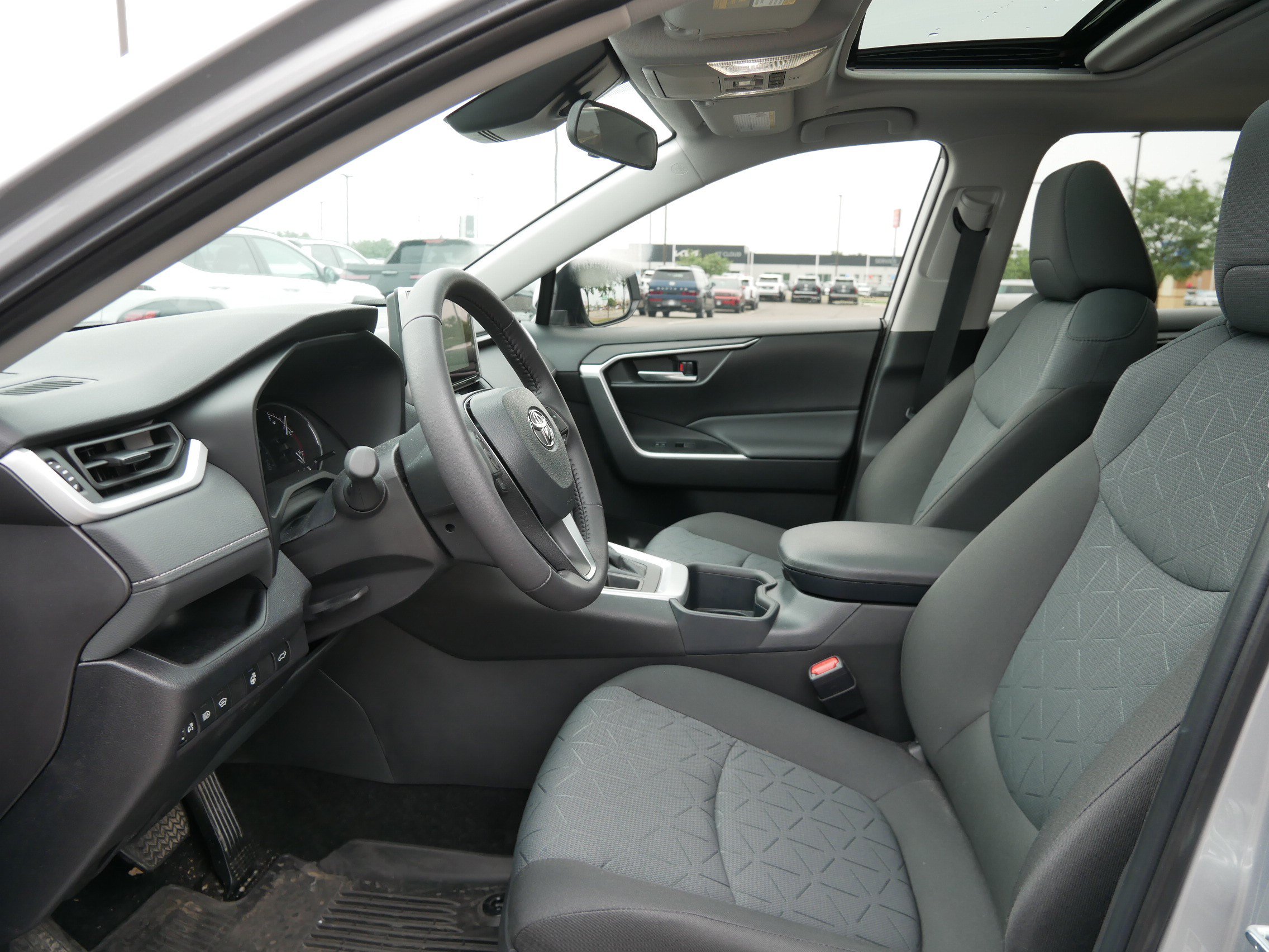 Used 2025 Toyota RAV4 XLE w/ Convenience Package AWD/4WD image 10