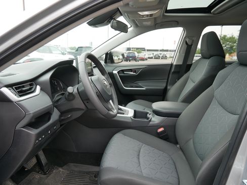 Used 2025 Toyota RAV4 XLE w/ Convenience Package AWD/4WD image 10