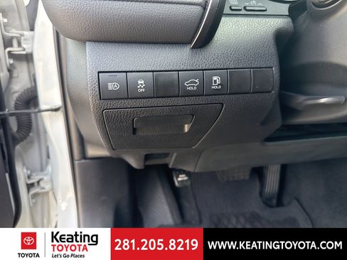 Used 2023 Toyota Camry SE image 12