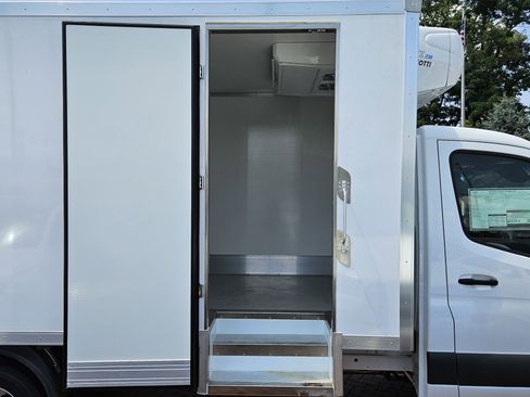 Used 2023 Mercedes-Benz Sprinter 3500 image 30