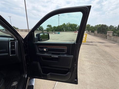Used 2018 RAM 1500 Laramie AWD/4WD image 33