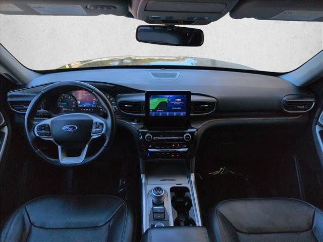 Used 2021 Ford Explorer Limited w/ Equipment Group 301A AWD/4WD image 18