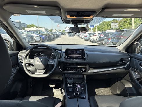 Certified 2025 Nissan Rogue SV w/ SV Premium Package AWD/4WD image 9