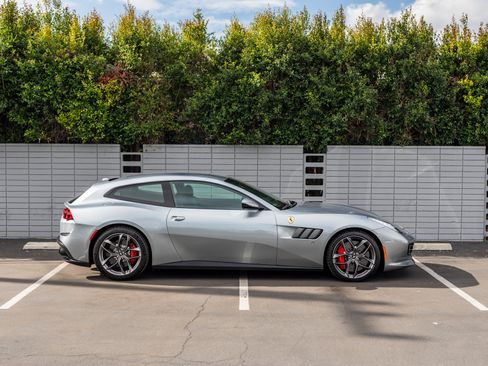Used 2018 Ferrari GTC4Lusso T RWD image 3