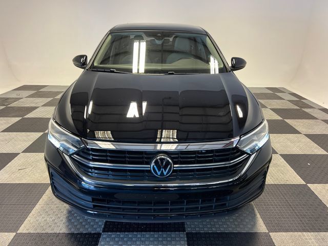 Certified 2024 Volkswagen Jetta SE FWD image 2