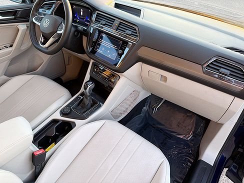 Used 2022 Volkswagen Tiguan SE image 12