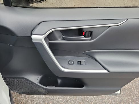 Used 2021 Toyota RAV4 LE image 10