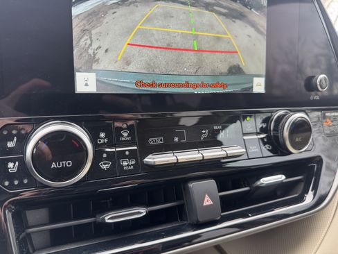 Used 2023 Toyota Highlander Limited image 28