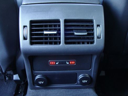 Used 2017 Jaguar XF Premium image 37