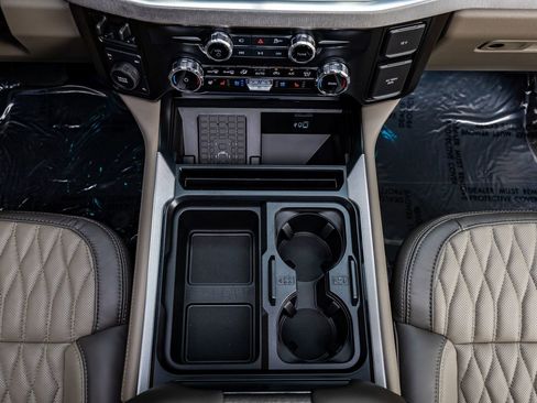 Used 2026 Ford F450 Platinum w/ Platinum Plus Package image 28