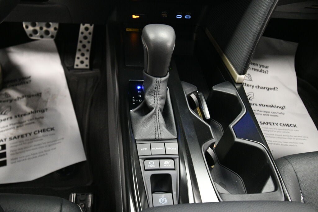 Used 2025 Toyota Camry SE w/ Convenience Package AWD/4WD image 17